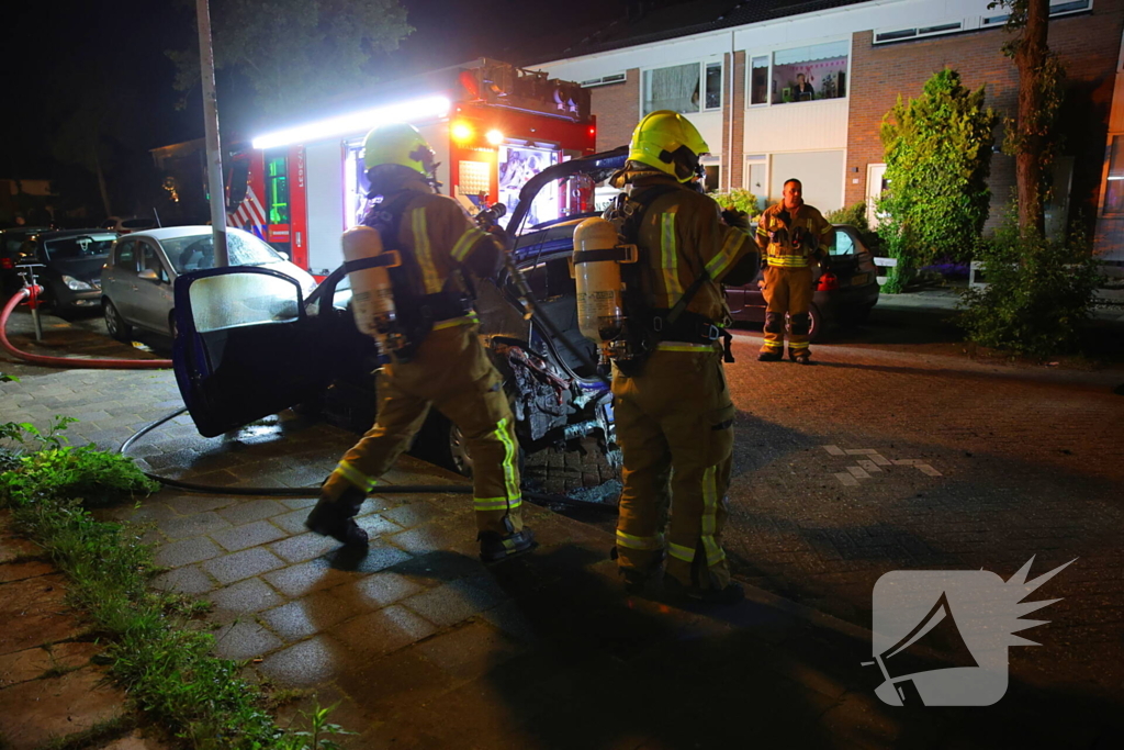 Autobrand vermoedelijk aangestoken