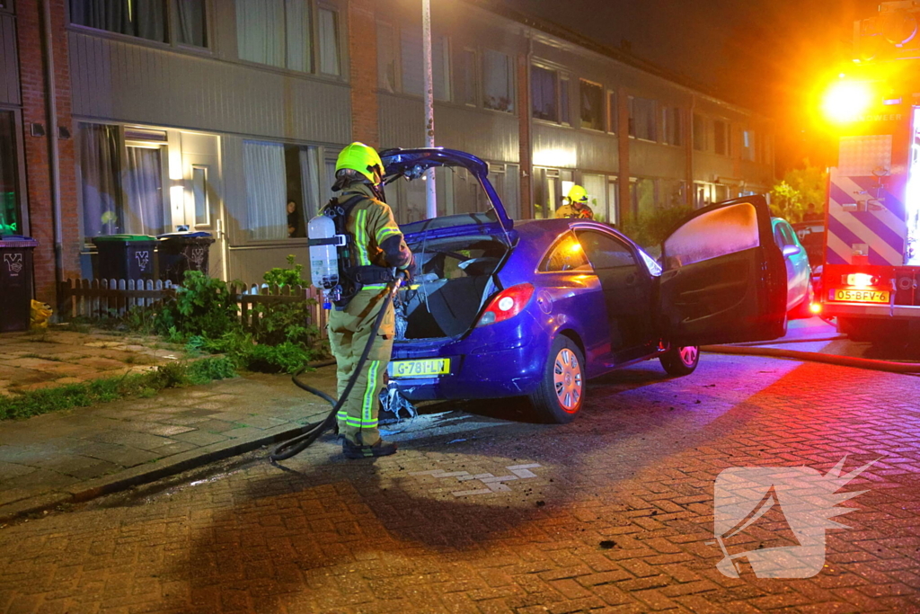 Autobrand vermoedelijk aangestoken