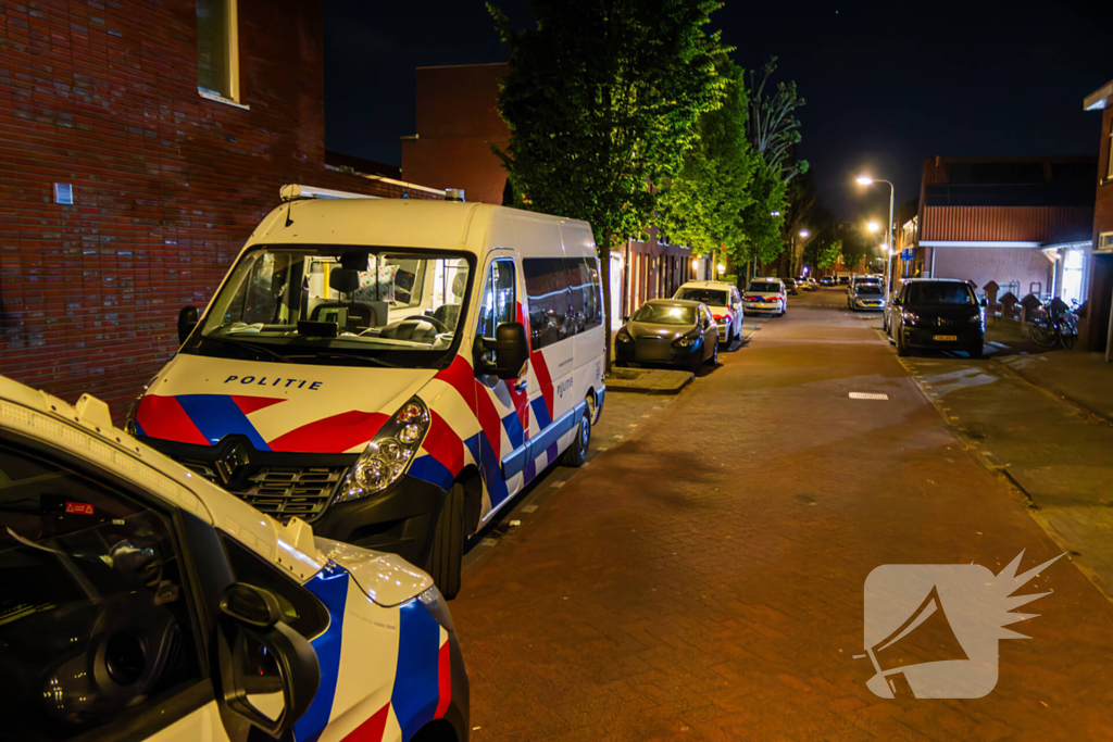 Arrestatieteam voert inval uit bij café