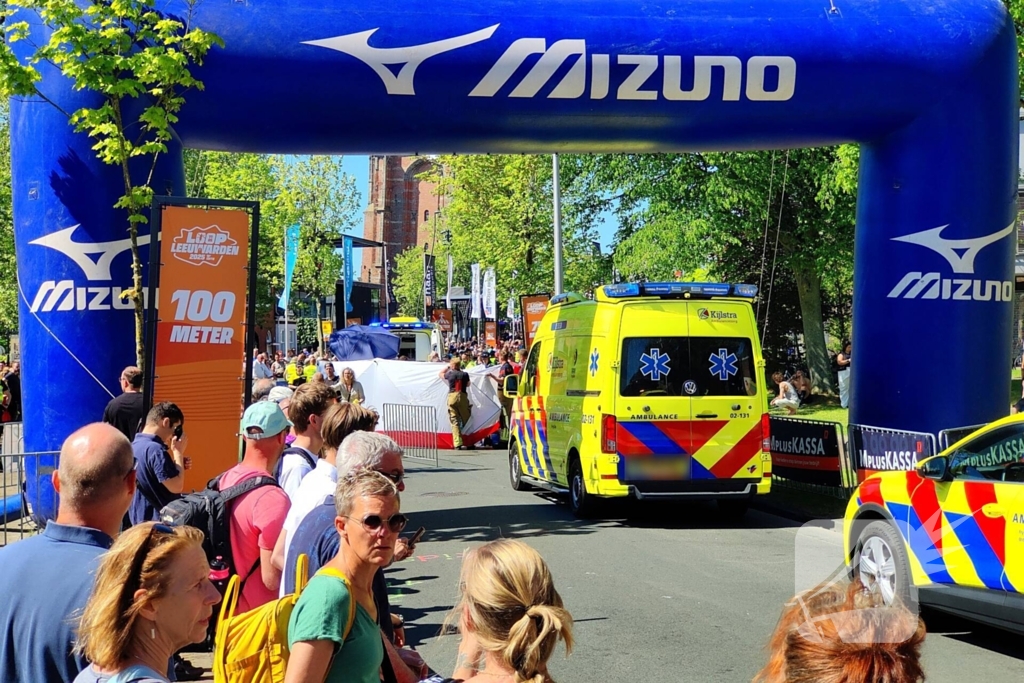 Deelnemer zakt net voor finish in elkaar