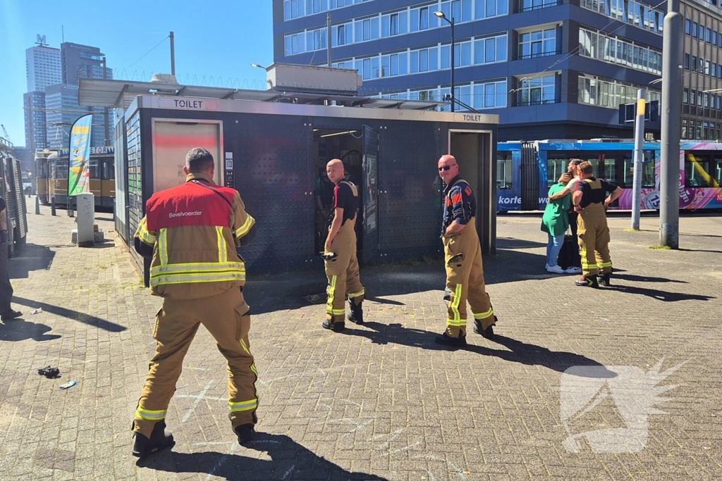 Vrouw opgesloten in openbaar toilet, brandweer bevrijdt haar