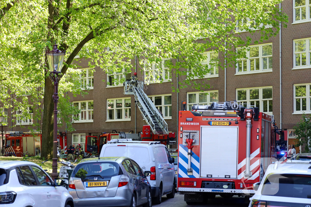 Grote brand in portiekwoning