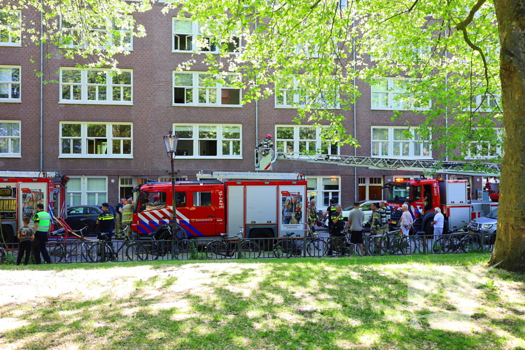 Grote brand in portiekwoning