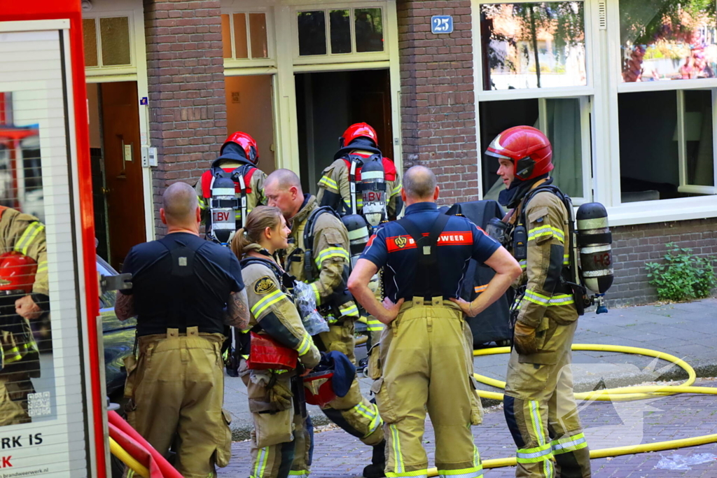 Grote brand in portiekwoning