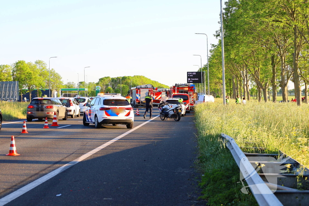 Ernstig ongeval tussen twee auto's op snelweg