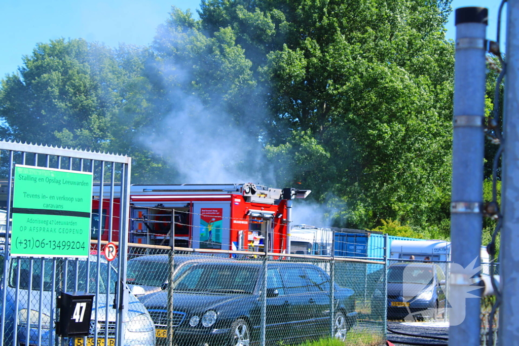 Brand in loods zorgt voor flinke rookontwikkeling