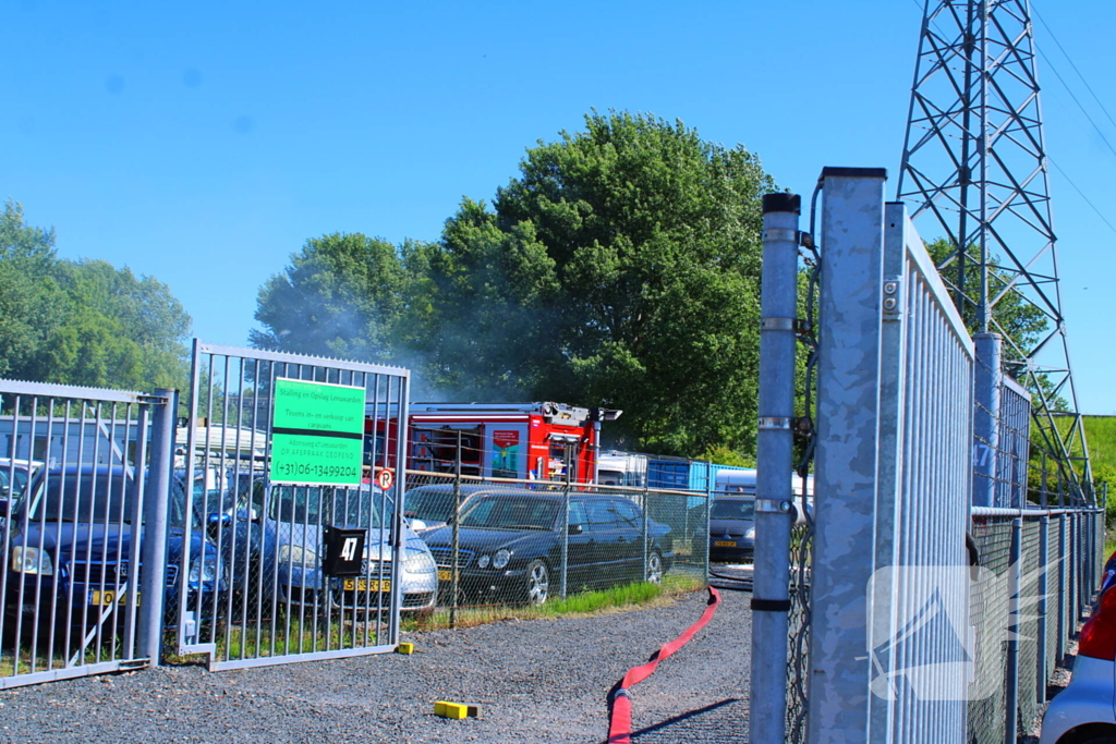 Brand in loods zorgt voor flinke rookontwikkeling