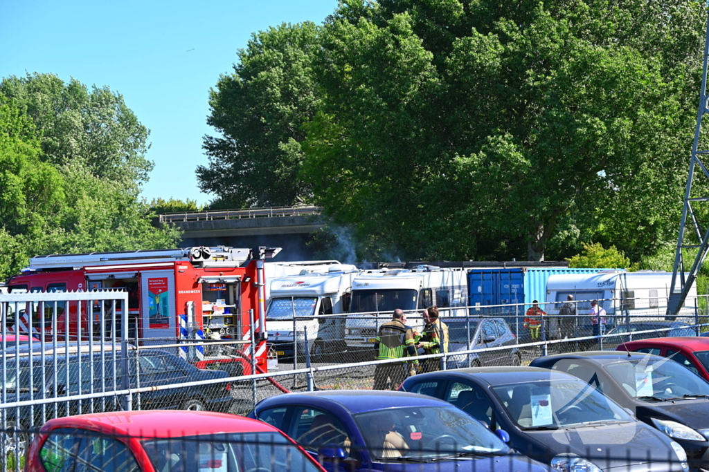 Brand in loods zorgt voor flinke rookontwikkeling