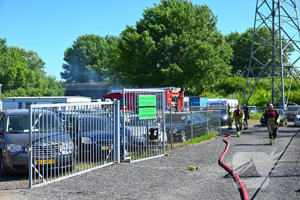 Brand in loods zorgt voor flinke rookontwikkeling