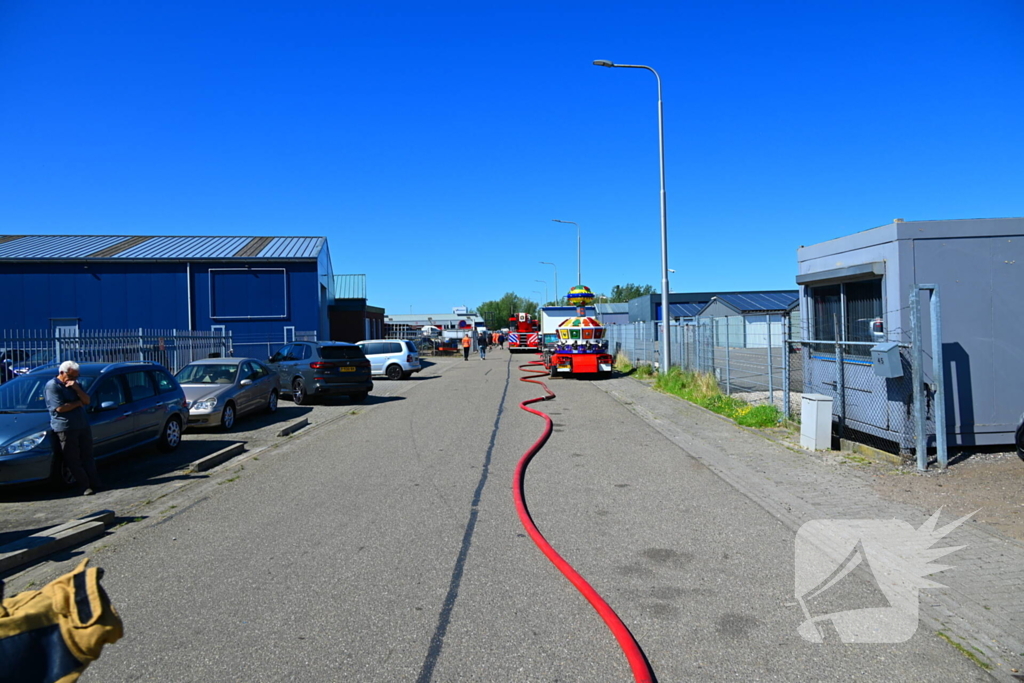 Brand in loods zorgt voor flinke rookontwikkeling