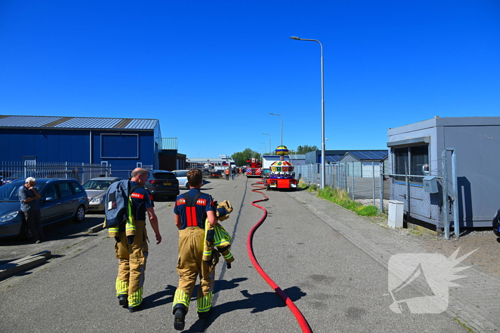 Brand in loods zorgt voor flinke rookontwikkeling