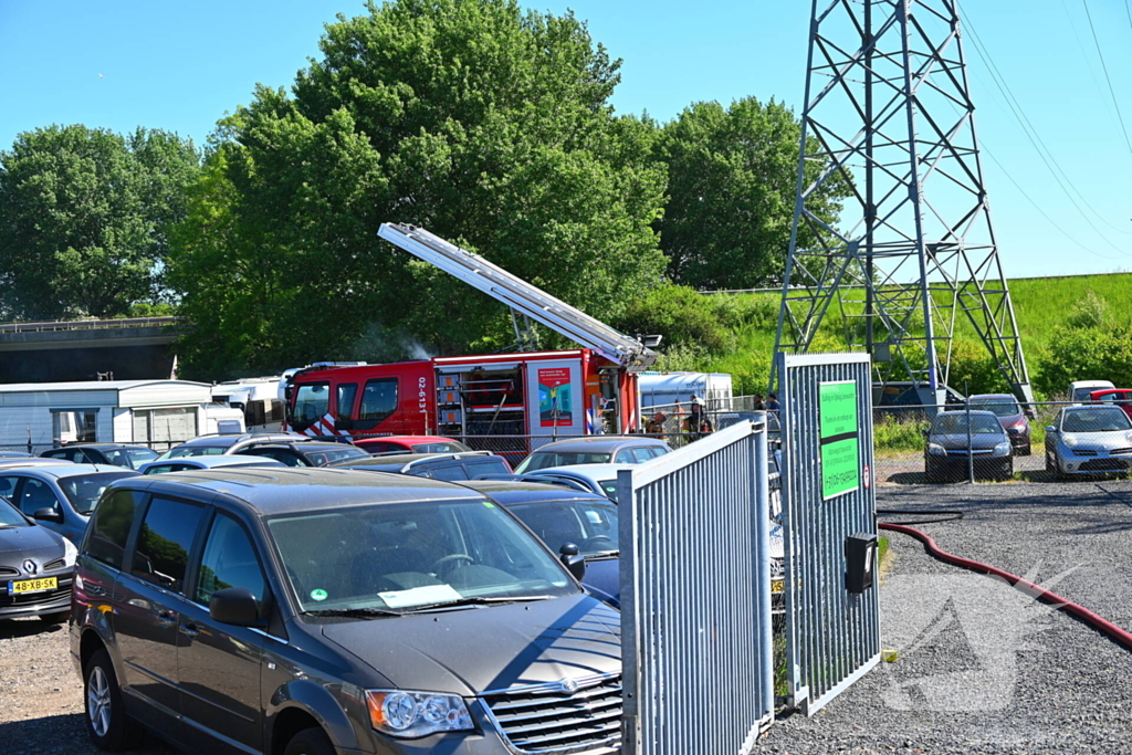 Brand in loods zorgt voor flinke rookontwikkeling