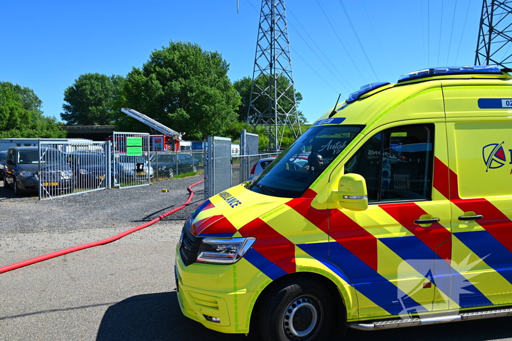 Brand in loods zorgt voor flinke rookontwikkeling