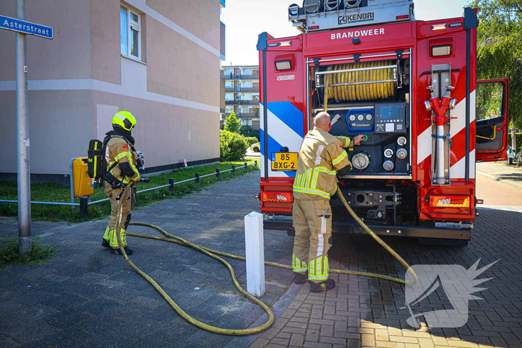 Buitenbrand zorgt voor brandlucht in woning