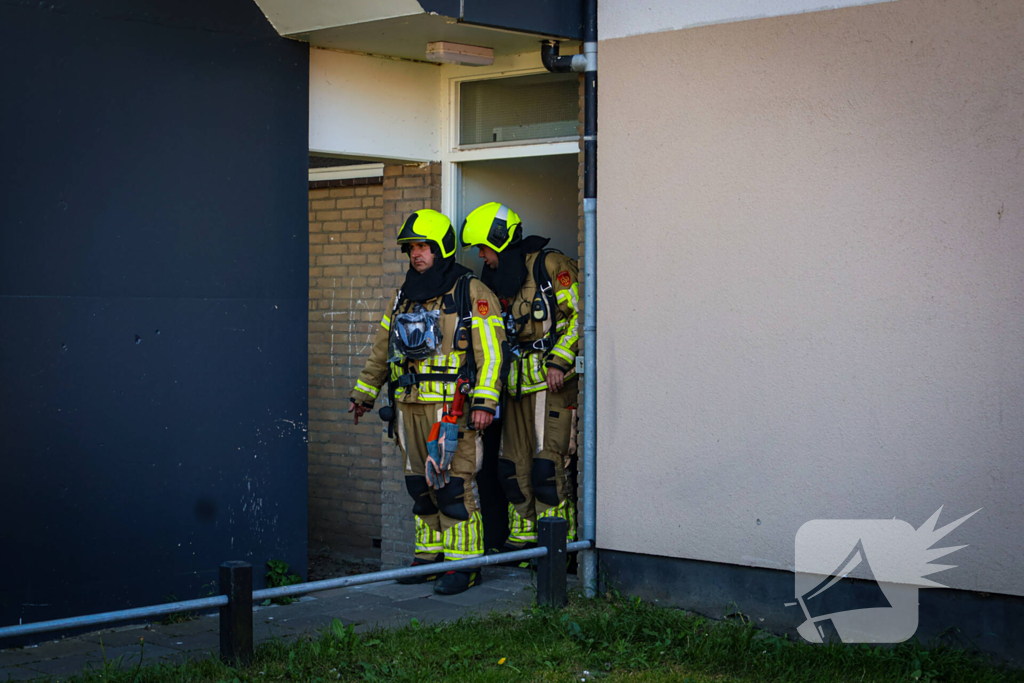 Buitenbrand zorgt voor brandlucht in woning