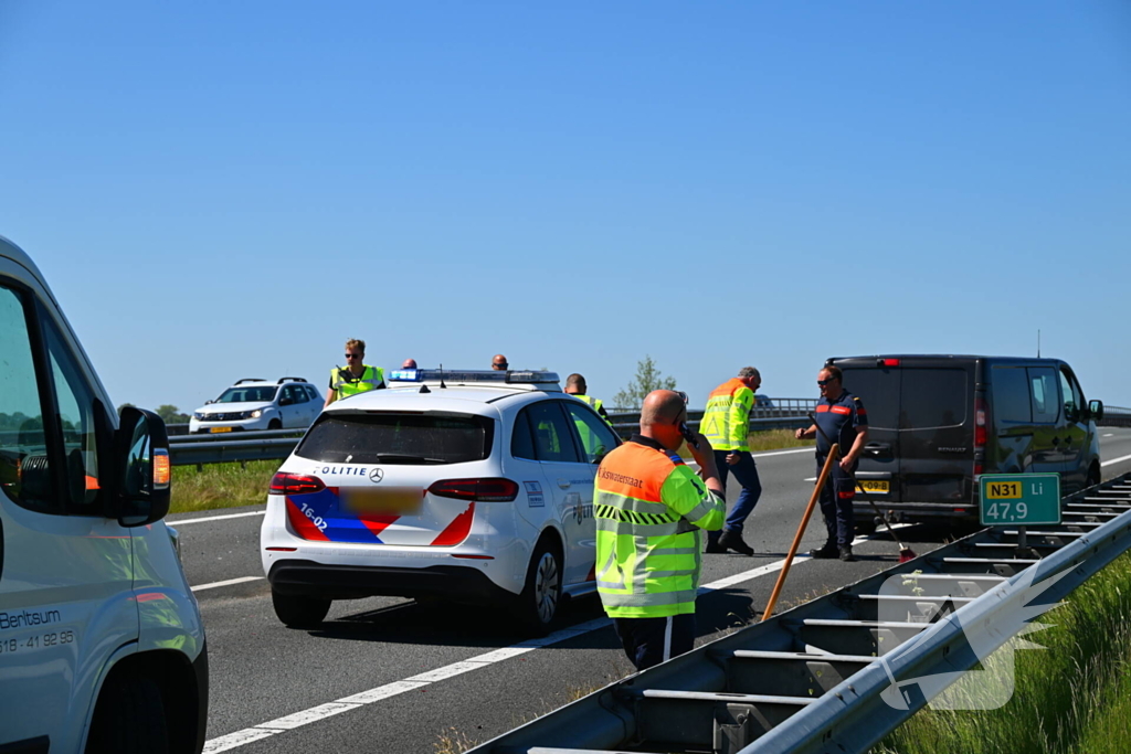 Kop-staartbotsing in staart file eerdere aanrijding