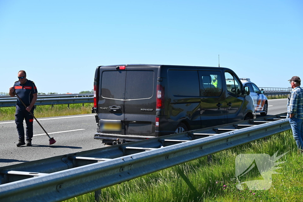 Kop-staartbotsing in staart file eerdere aanrijding