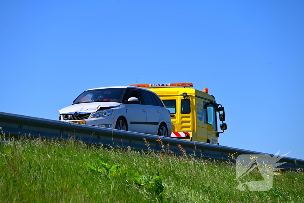 Kop-staartbotsing in staart file eerdere aanrijding