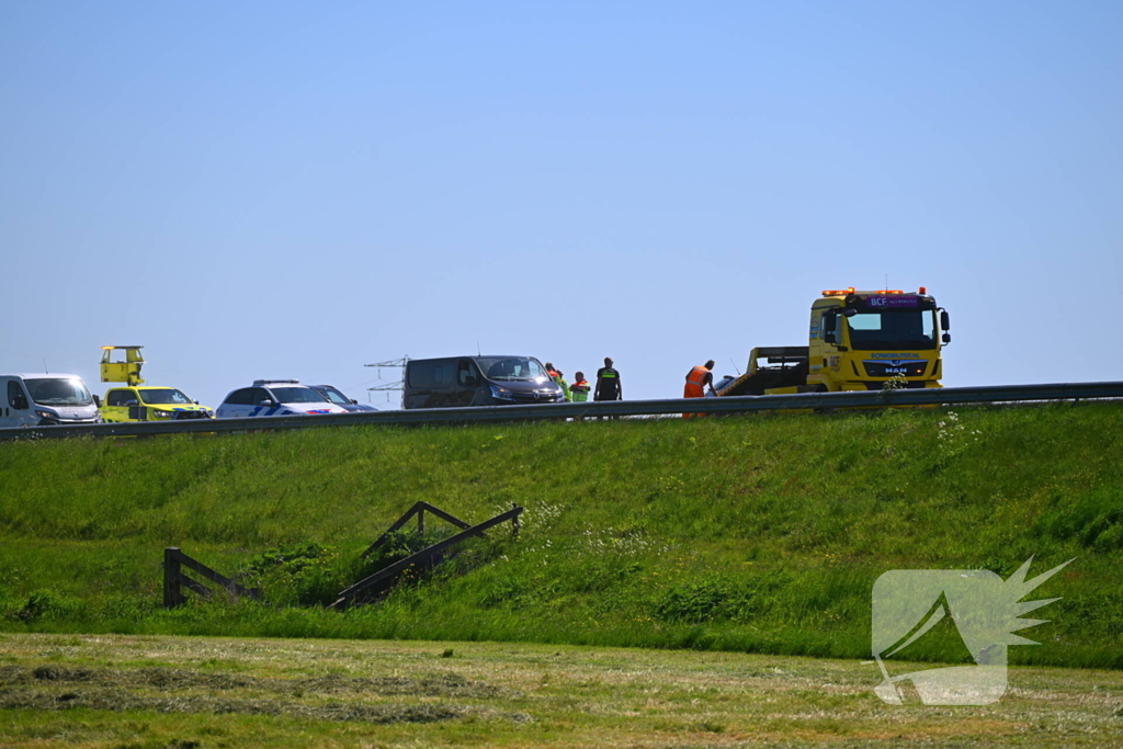 Kop-staartbotsing in staart file eerdere aanrijding