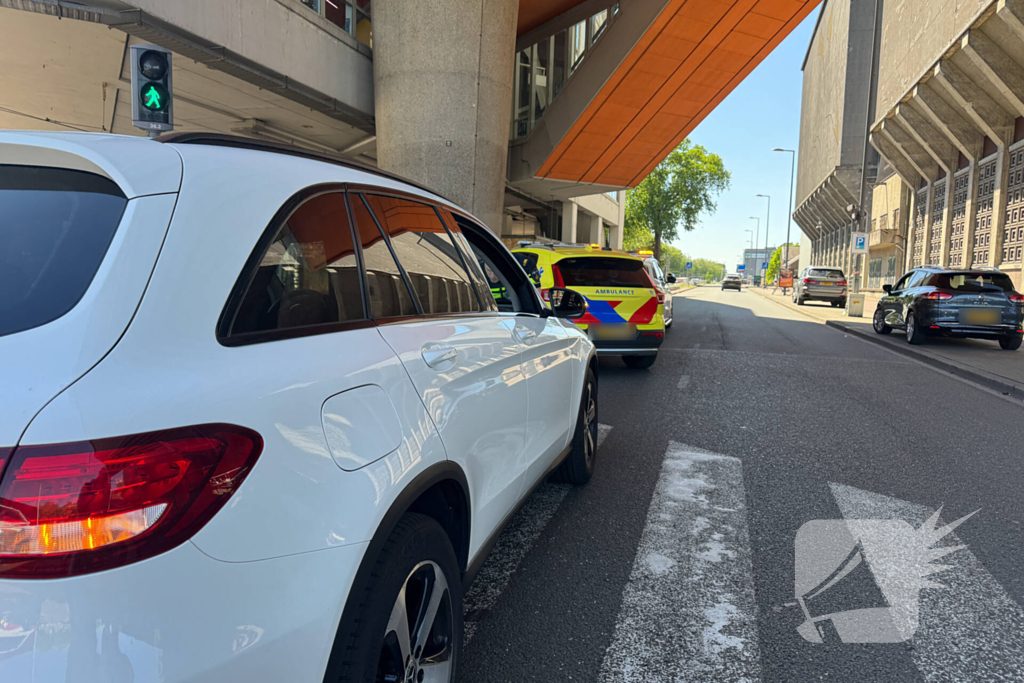 Fietser aangereden door auto