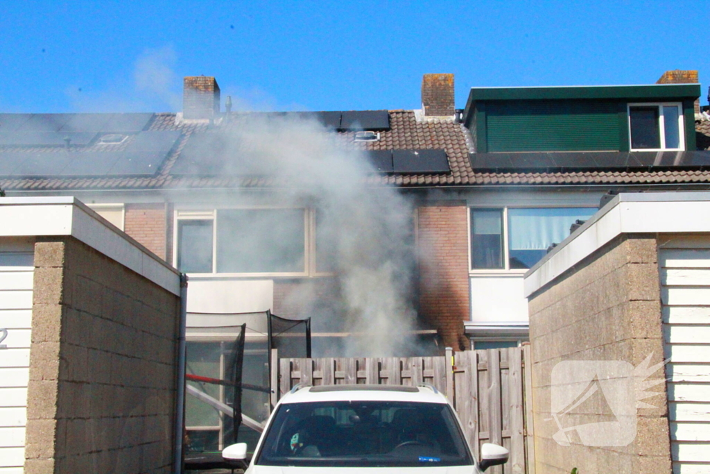 Veel rookontwikkeling bij woningbrand