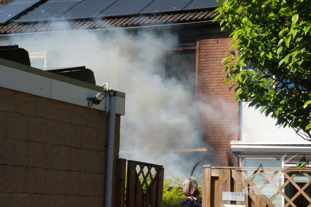Veel rookontwikkeling bij woningbrand