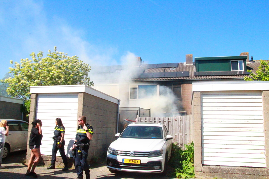 Veel rookontwikkeling bij woningbrand