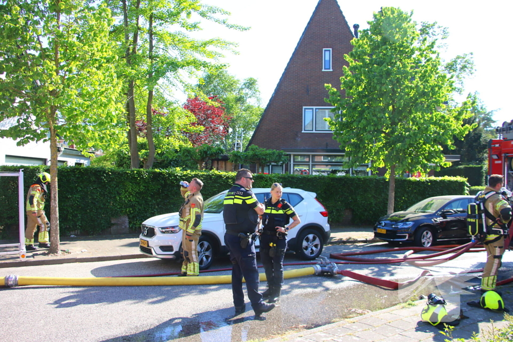 Forse rookontwikkeling zichtbaar bij gebouwbrand