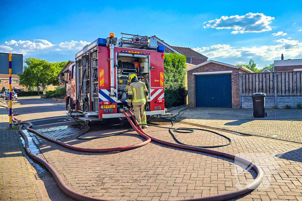 Brand in bijgebouw veroorzaakt rookontwikkeling
