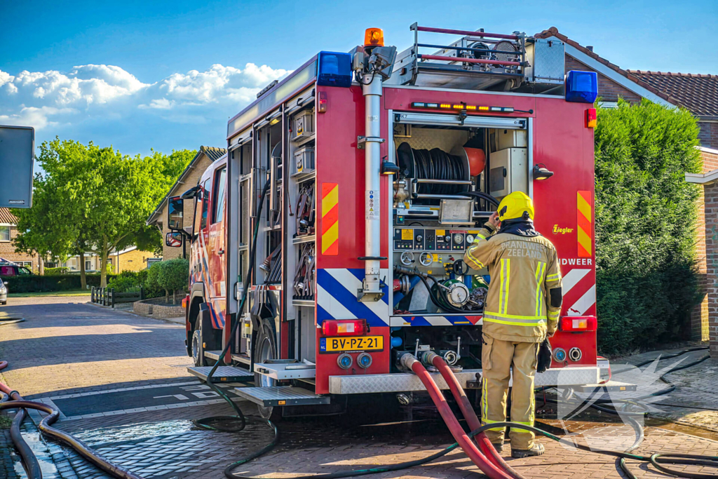 Brand in bijgebouw veroorzaakt rookontwikkeling