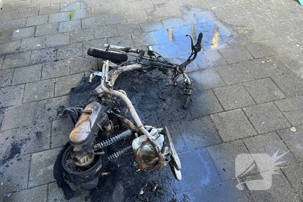 Brandweer ingezet voor brandende scooter
