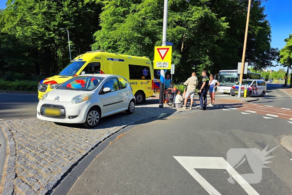 Ongeval tussen fietser en automobilist op rotonde