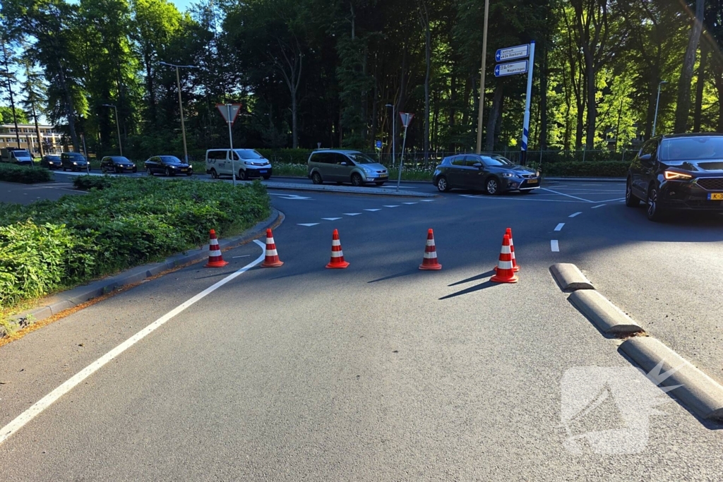 Ongeval tussen fietser en automobilist op rotonde