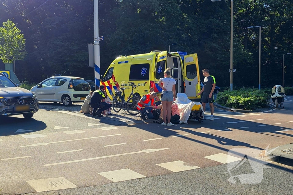 Ongeval tussen fietser en automobilist op rotonde
