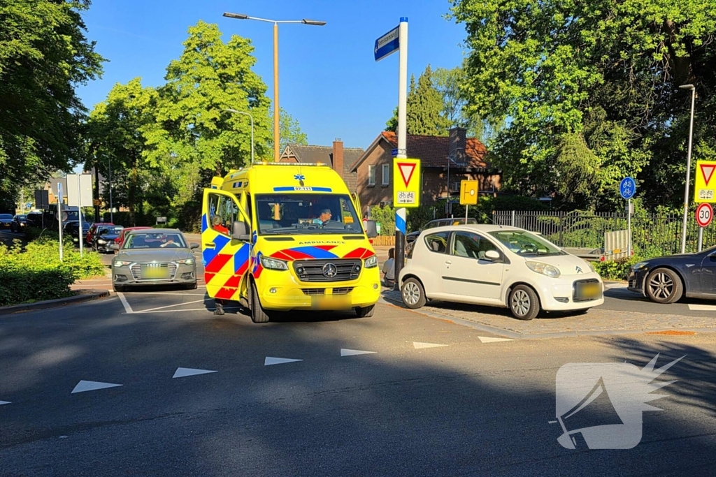 Ongeval tussen fietser en automobilist op rotonde