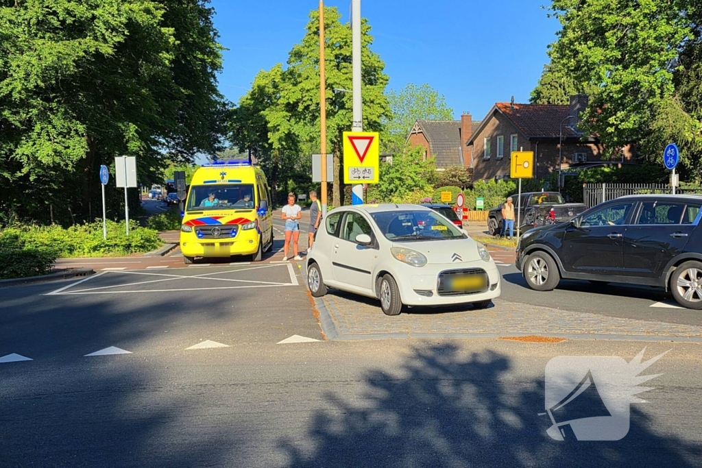 Ongeval tussen fietser en automobilist op rotonde