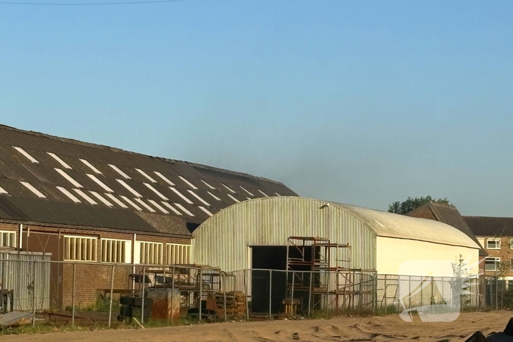 Hulpdiensten ingezet voor brand in loods