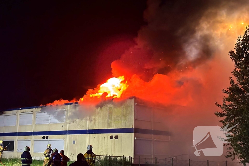 Brand in tijdelijke units zorgt voor rookoverlast