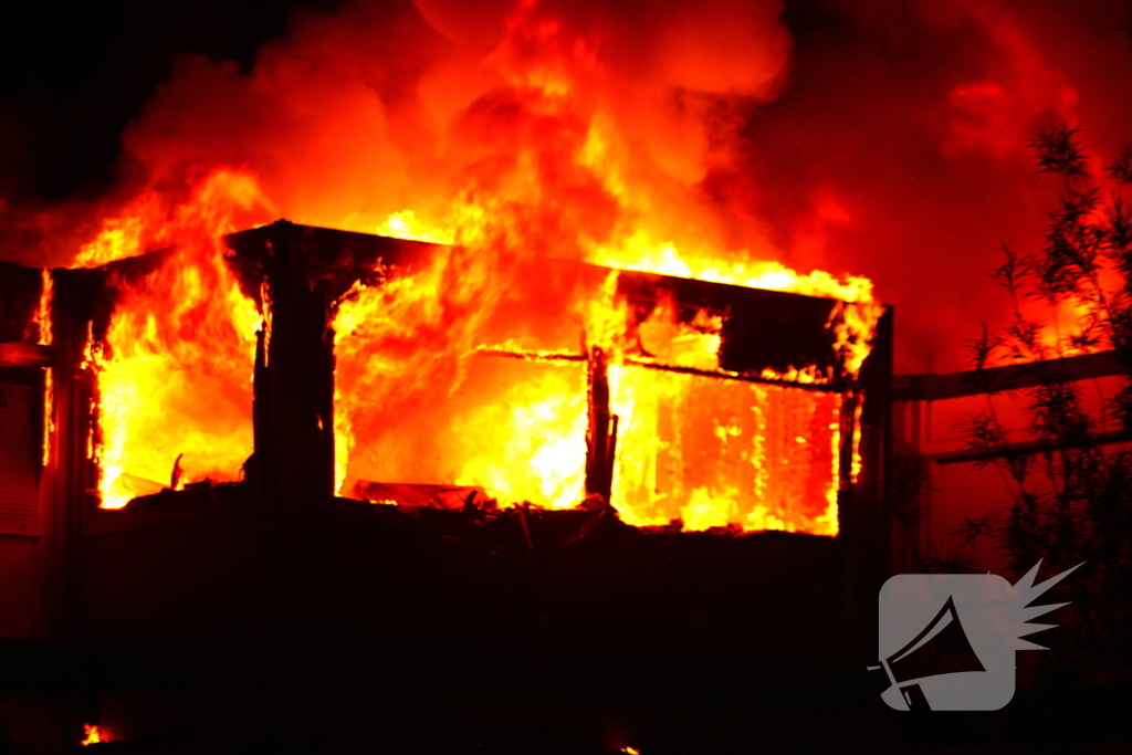 Brand in tijdelijke units zorgt voor rookoverlast