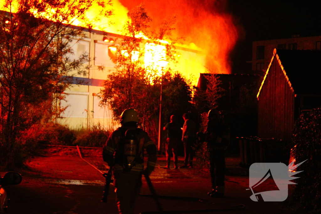 Brand in tijdelijke units zorgt voor rookoverlast