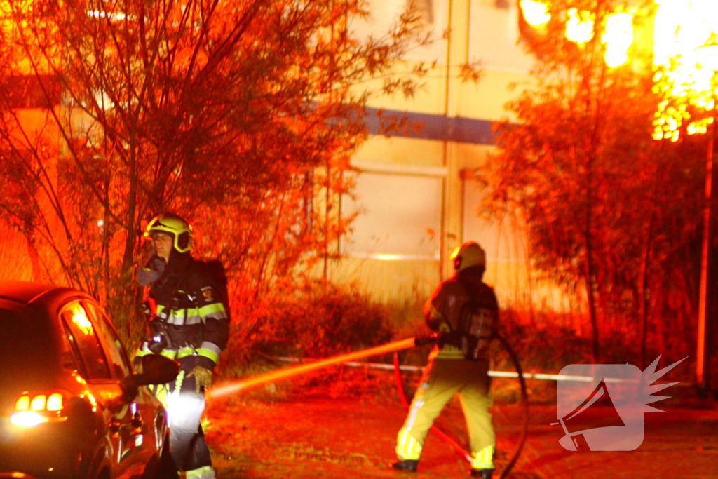 Brand in tijdelijke units zorgt voor rookoverlast