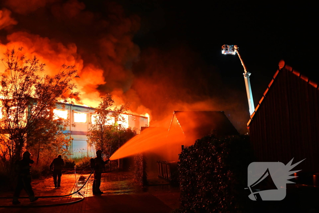 Brand in tijdelijke units zorgt voor rookoverlast