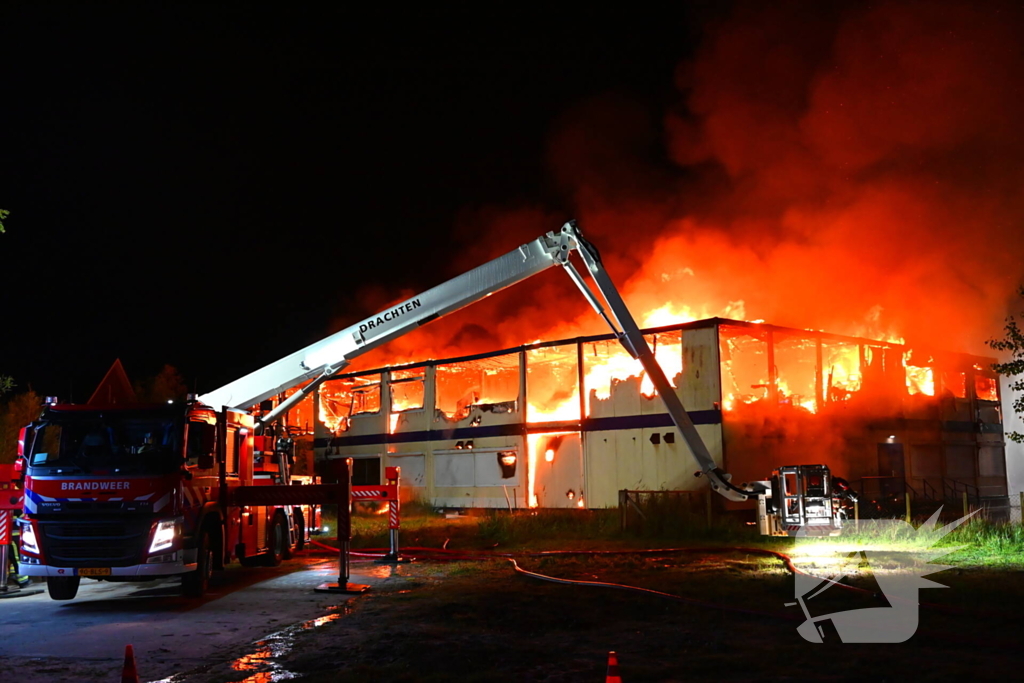 Brand in tijdelijke units zorgt voor rookoverlast