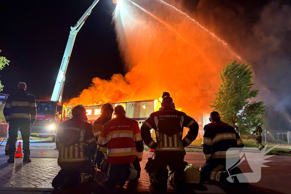 Brand in tijdelijke units zorgt voor rookoverlast