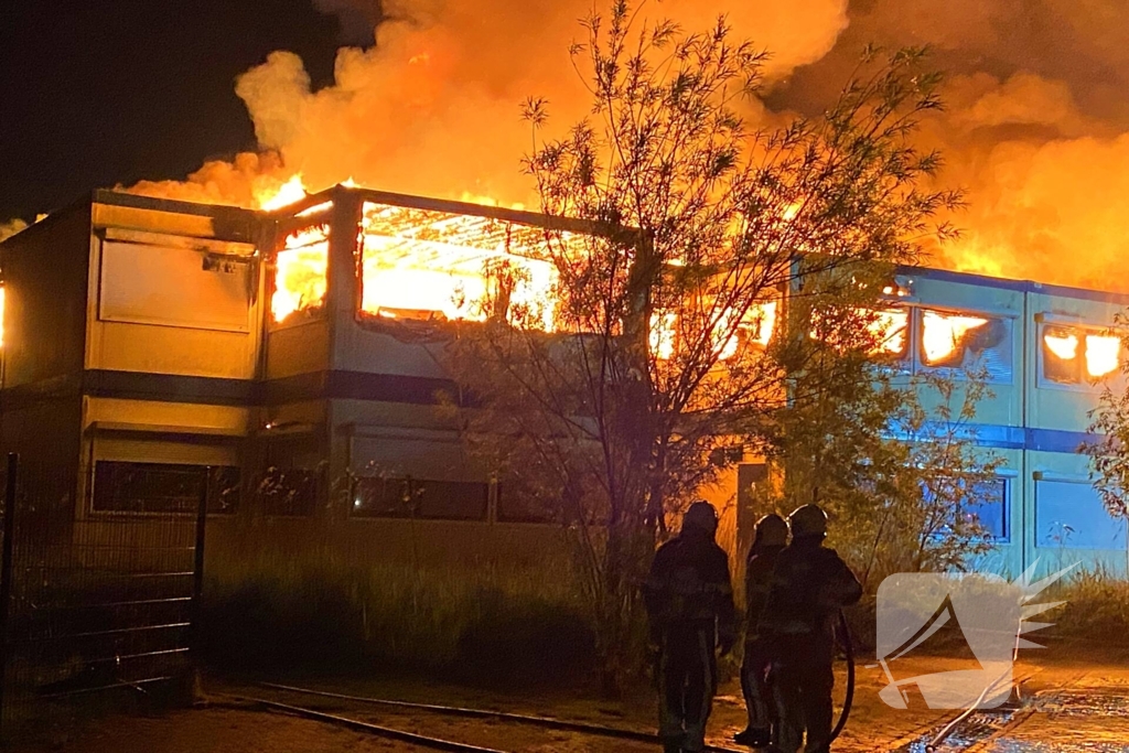 Brand in tijdelijke units zorgt voor rookoverlast