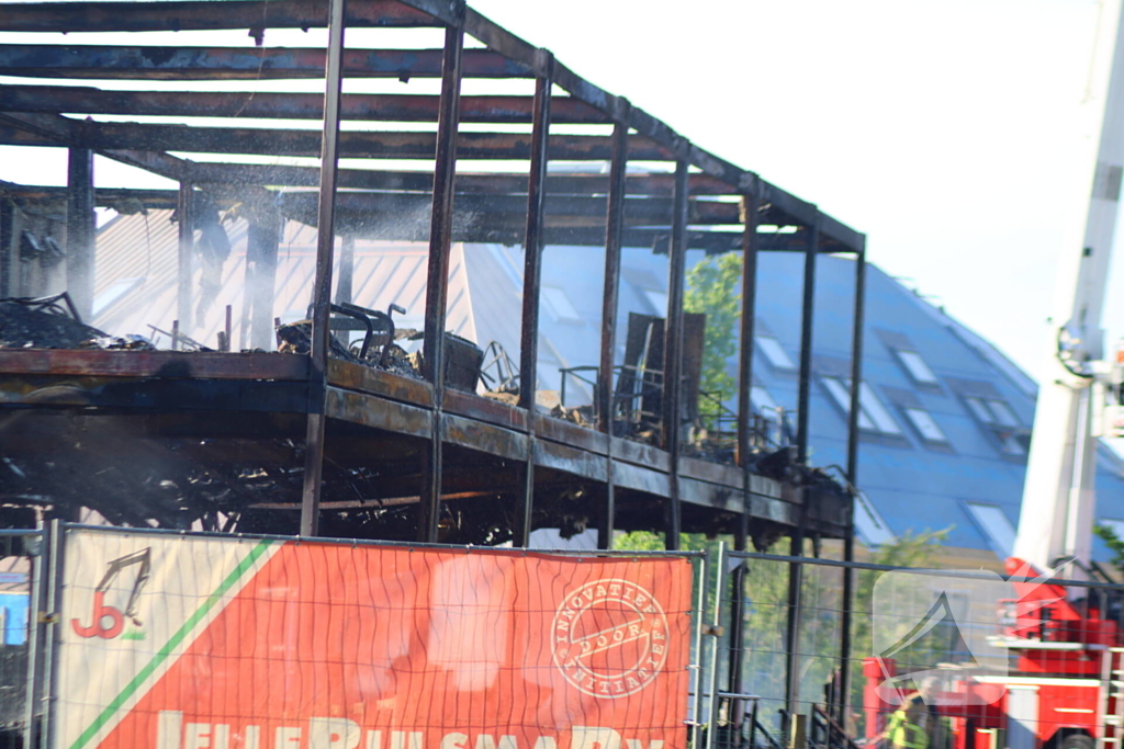 Brand in tijdelijke units zorgt voor rookoverlast