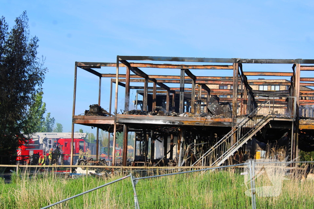 Brand in tijdelijke units zorgt voor rookoverlast