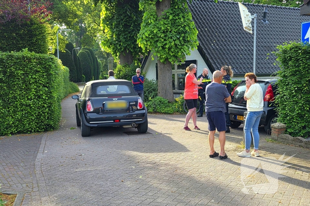 Ongeval tussen auto en fiets leidt tot ziekenhuisopname