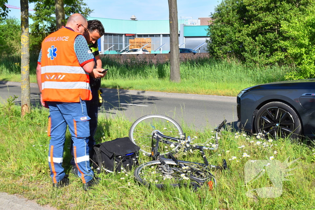 Zwaargewonde fietser na aanrijding