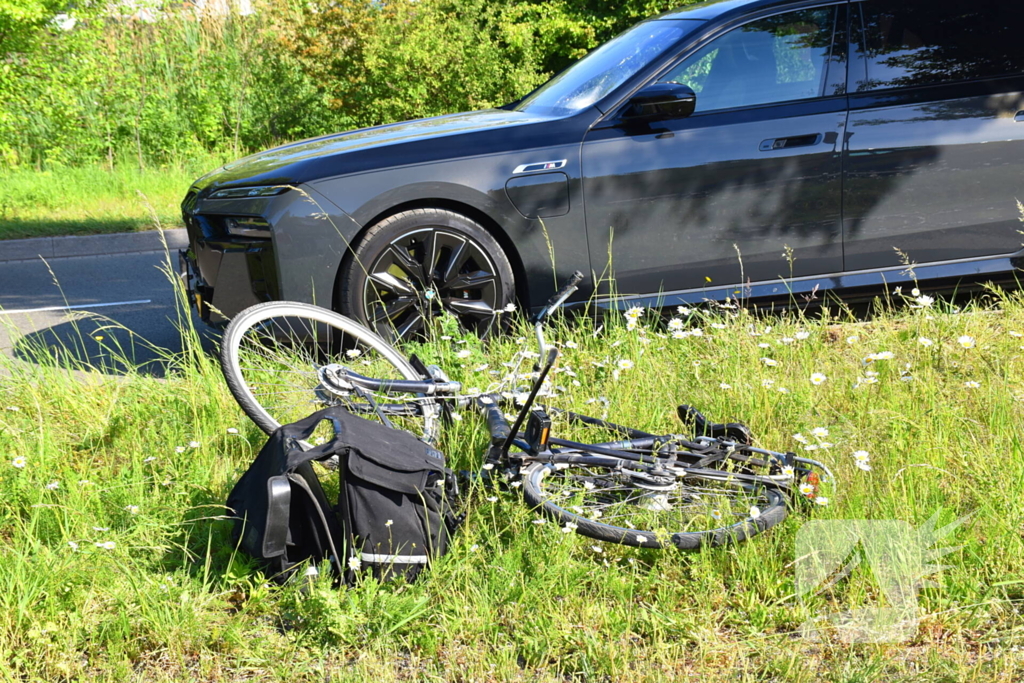 Zwaargewonde fietser na aanrijding